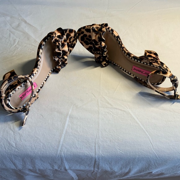 Betsy Johnson ILIANA velvet animal print sandals. NEW W/O TAGS OR BOX. - Picture 2 of 7